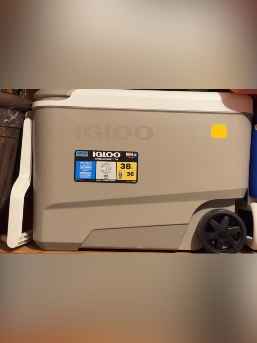 NWT Igloo wheelie cool rolling cooler 38QT 36LITERS grayish with handle